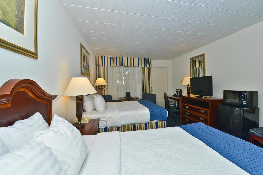 Clarion Hotel And Conference Center Harrisburg West Нью-Камберленд Экстерьер фото
