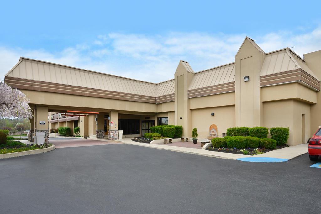 Clarion Hotel And Conference Center Harrisburg West Нью-Камберленд Экстерьер фото