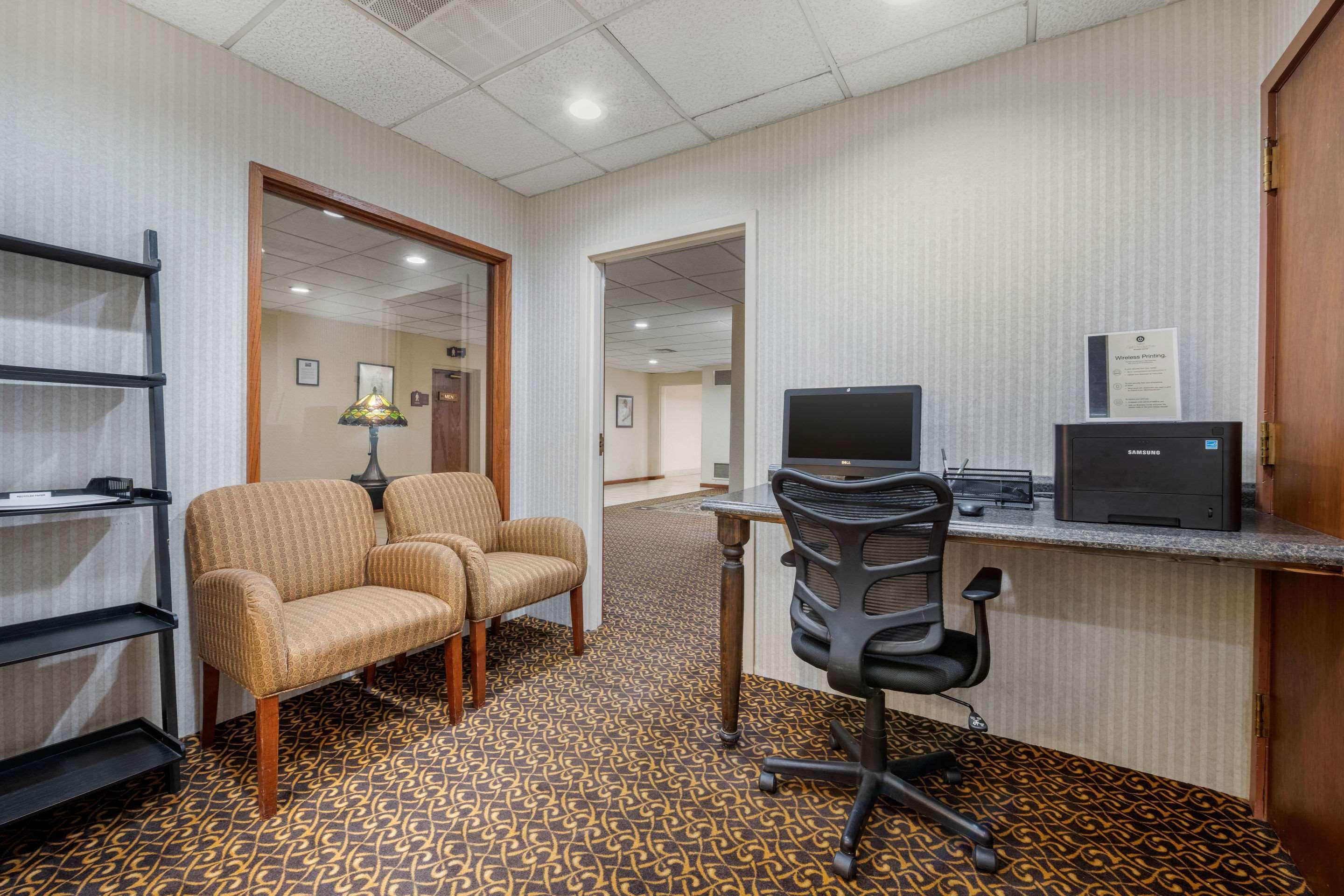 Clarion Hotel And Conference Center Harrisburg West Нью-Камберленд Экстерьер фото