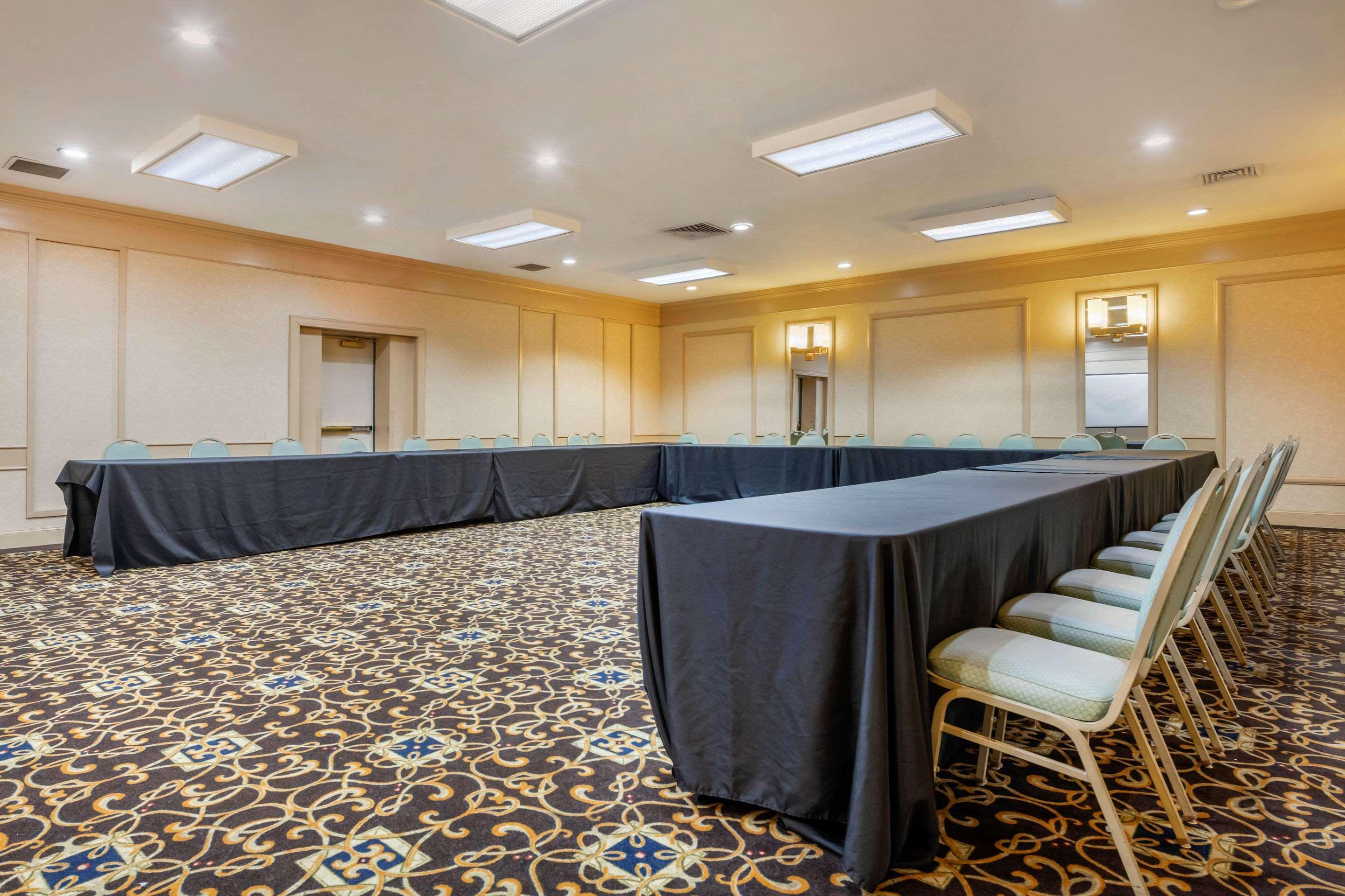 Clarion Hotel And Conference Center Harrisburg West Нью-Камберленд Экстерьер фото