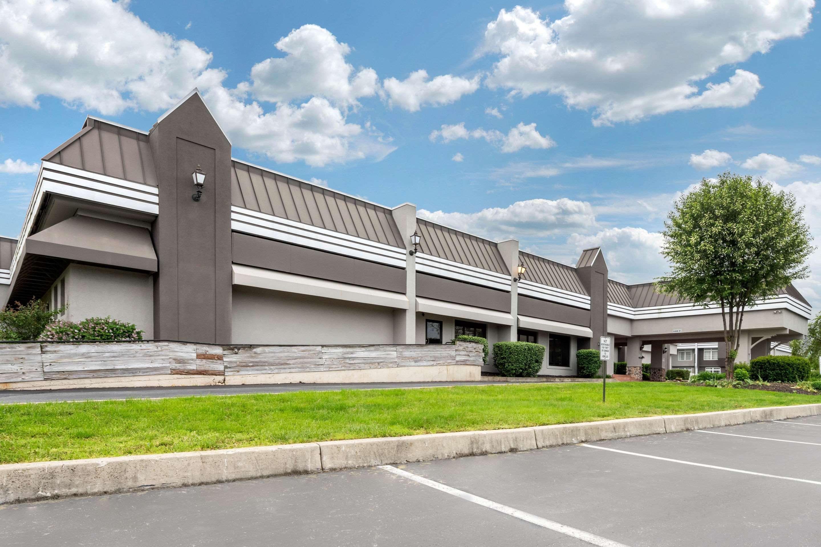 Clarion Hotel And Conference Center Harrisburg West Нью-Камберленд Экстерьер фото