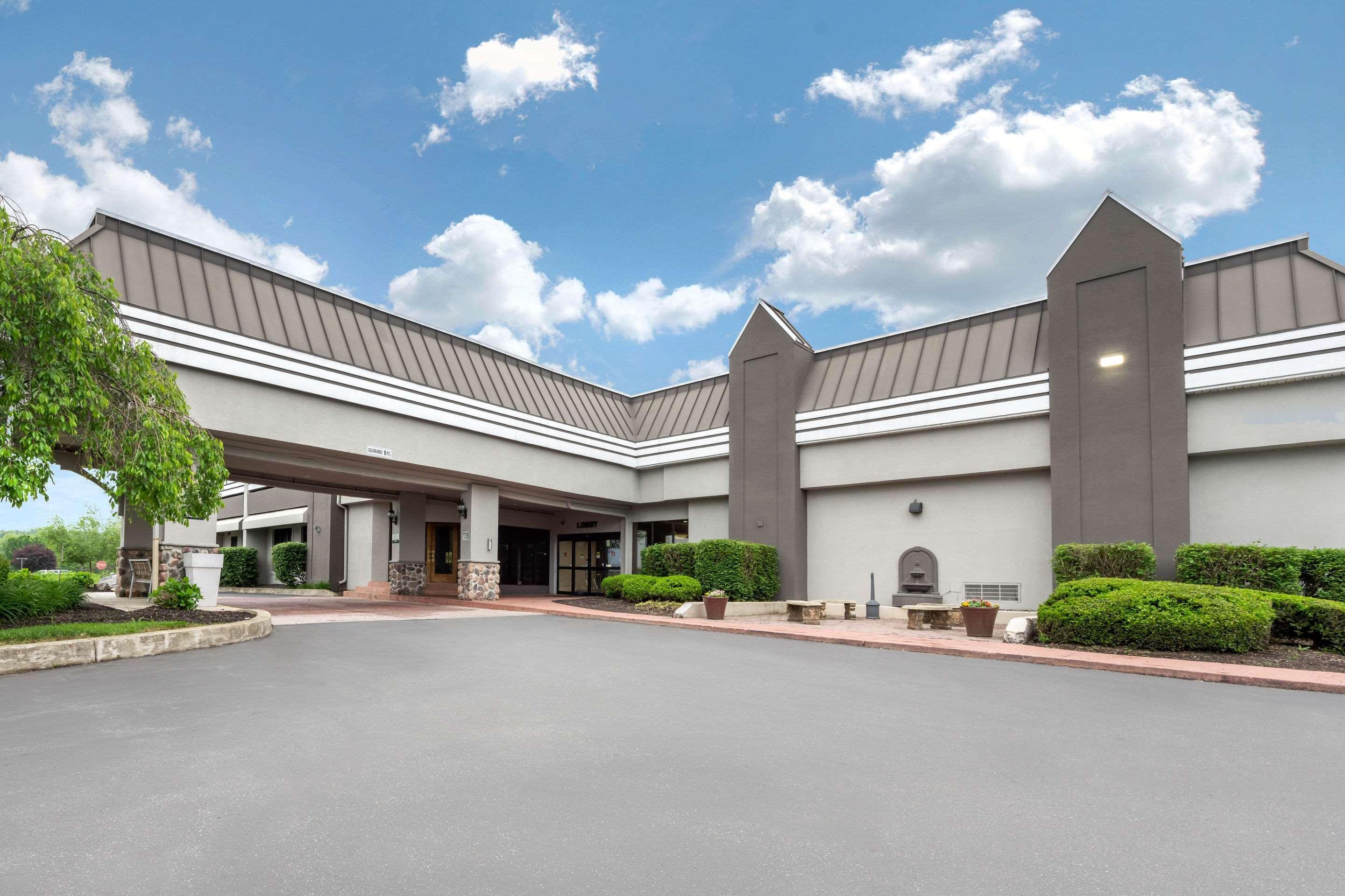 Clarion Hotel And Conference Center Harrisburg West Нью-Камберленд Экстерьер фото